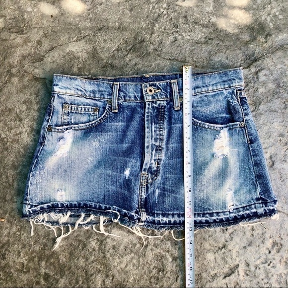 Chip & PEPPER Bare Baller Short Denim Mini Skirt Distressed Frayed Women - Picture 2 of 7